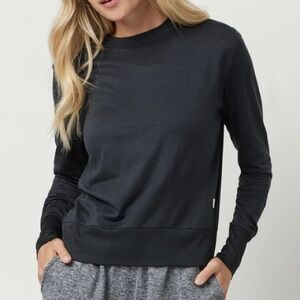 Vuori women’s Daydream Cream Long sleeve